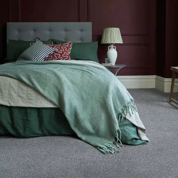 Light-gray-carpet-in-elegant-bedroom-with-teal-bedding
